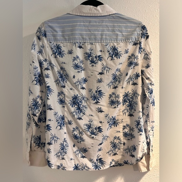 Tommy Hilfiger Blue and White Casual Button Down Shirt Size Small - Picture 3 of 6